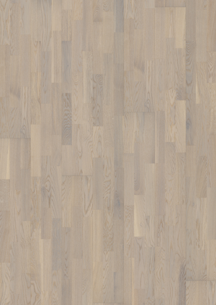 Ljust trägolv i ek med matt finish och trestavigt mönster.